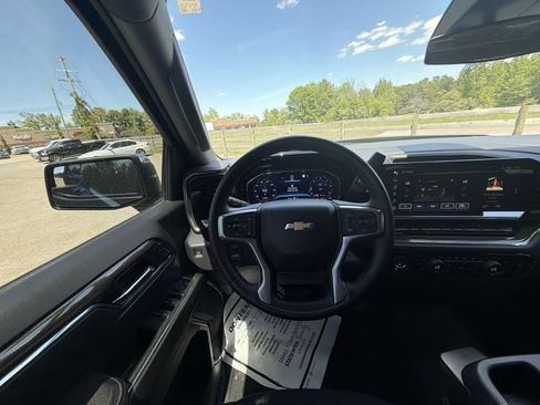 Used 2023 Chevrolet Silverado 1500 LT AWD/4WD image 14