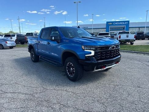 Used 2022 Chevrolet Silverado 1500 ZR2 w/ Technology Package AWD/4WD image 2
