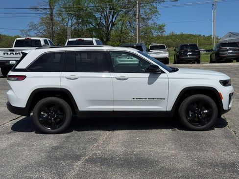 New 2026 Jeep Grand Cherokee Limited w/ Limited Altitude Package AWD/4WD image 2