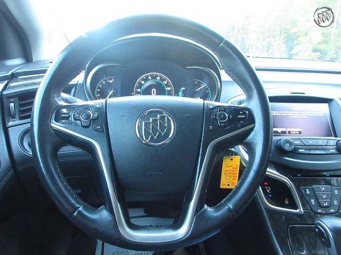 Used 2015 Buick LaCrosse image 10