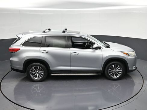 Used 2019 Toyota Highlander XLE FWD image 20