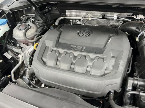 Used 2021 Volkswagen Tiguan SE w/ Panoramic Sunroof Package image 37