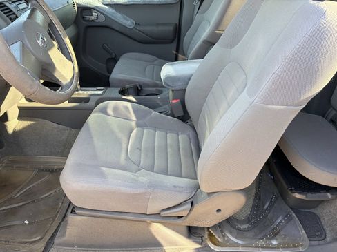 Used 2011 Nissan Frontier S w/ S Preferred Pkg RWD image 9