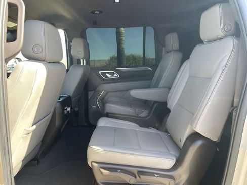 Used 2022 GMC Yukon XL SLT w/ SLT Luxury Package AWD/4WD image 24