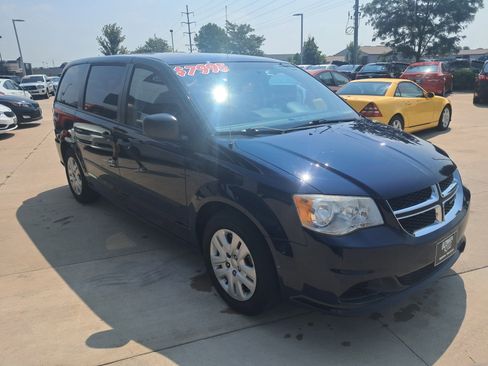 Used 2014 Dodge Grand Caravan American Value Package w/ UConnect Hands-Free Group image 3