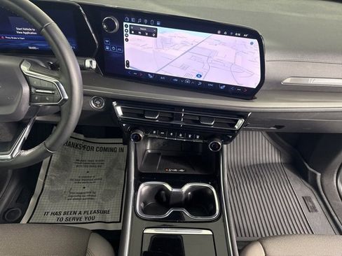 Used 2024 Chevrolet Traverse LT image 17