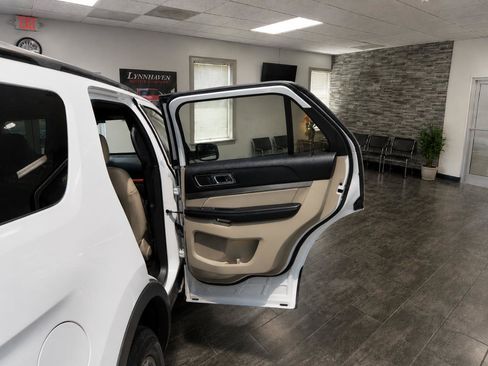 Used 2018 Ford Explorer XLT w/ Equipment Group 202A AWD/4WD image 20