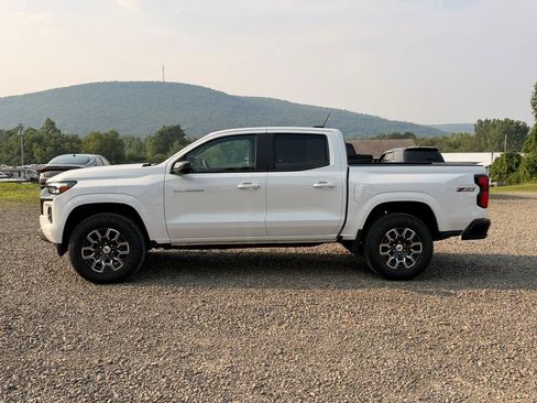 Used 2025 Chevrolet Colorado Z71 AWD/4WD image 7