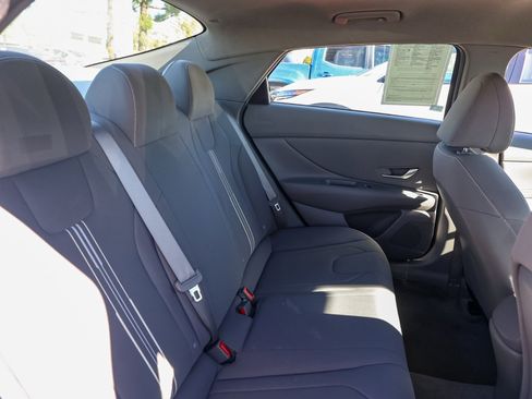 Used 2023 Hyundai Elantra SEL w/ Convenience Package image 17