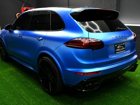 Used 2017 Porsche Cayenne GTS image 2