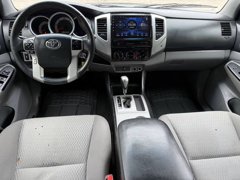 Used 2015 Toyota Tacoma PreRunner w/ SR5 Package RWD image 3