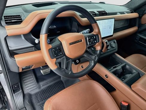 Used 2025 Land Rover Defender 110 AWD/4WD image 9