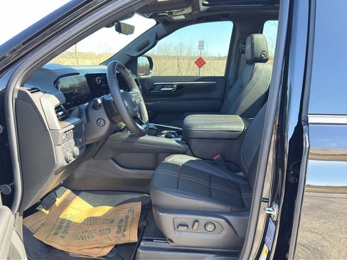 Used 2026 Chevrolet Tahoe High Country AWD/4WD image 16