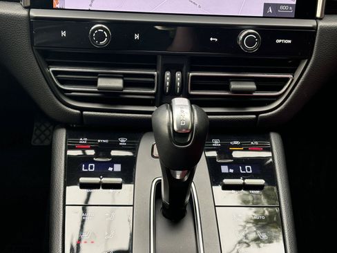 Used 2023 Porsche Macan S AWD/4WD image 8