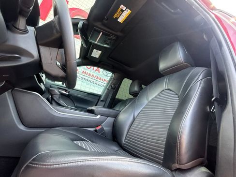 Used 2022 Toyota Highlander XSE FWD image 10