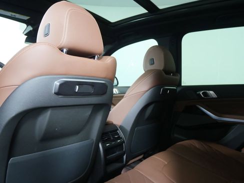 Used 2025 BMW X5 xDrive40i w/ M Sport Package image 16