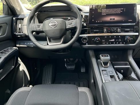 New 2026 Nissan Pathfinder SV w/ SV Premium Package FWD image 24