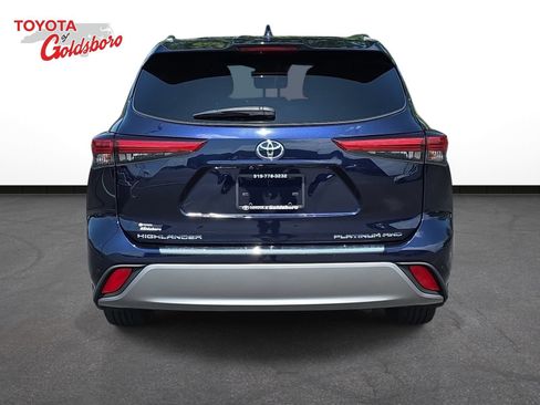 Used 2022 Toyota Highlander Platinum AWD/4WD image 6