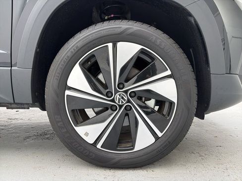 Used 2024 Volkswagen Taos SE image 11