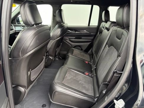 Used 2023 Jeep Grand Cherokee Altitude AWD/4WD image 25