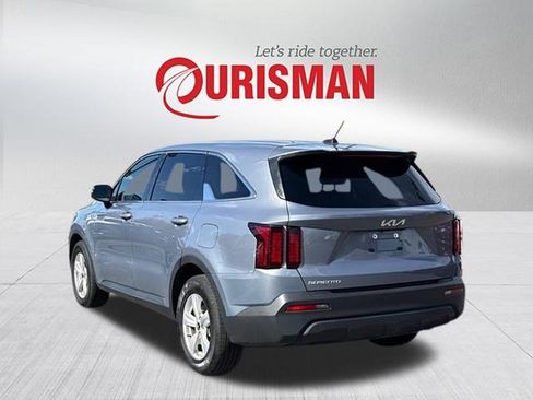 Used 2023 Kia Sorento LX image 4