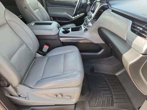 Used 2020 Chevrolet Suburban LT RWD image 31