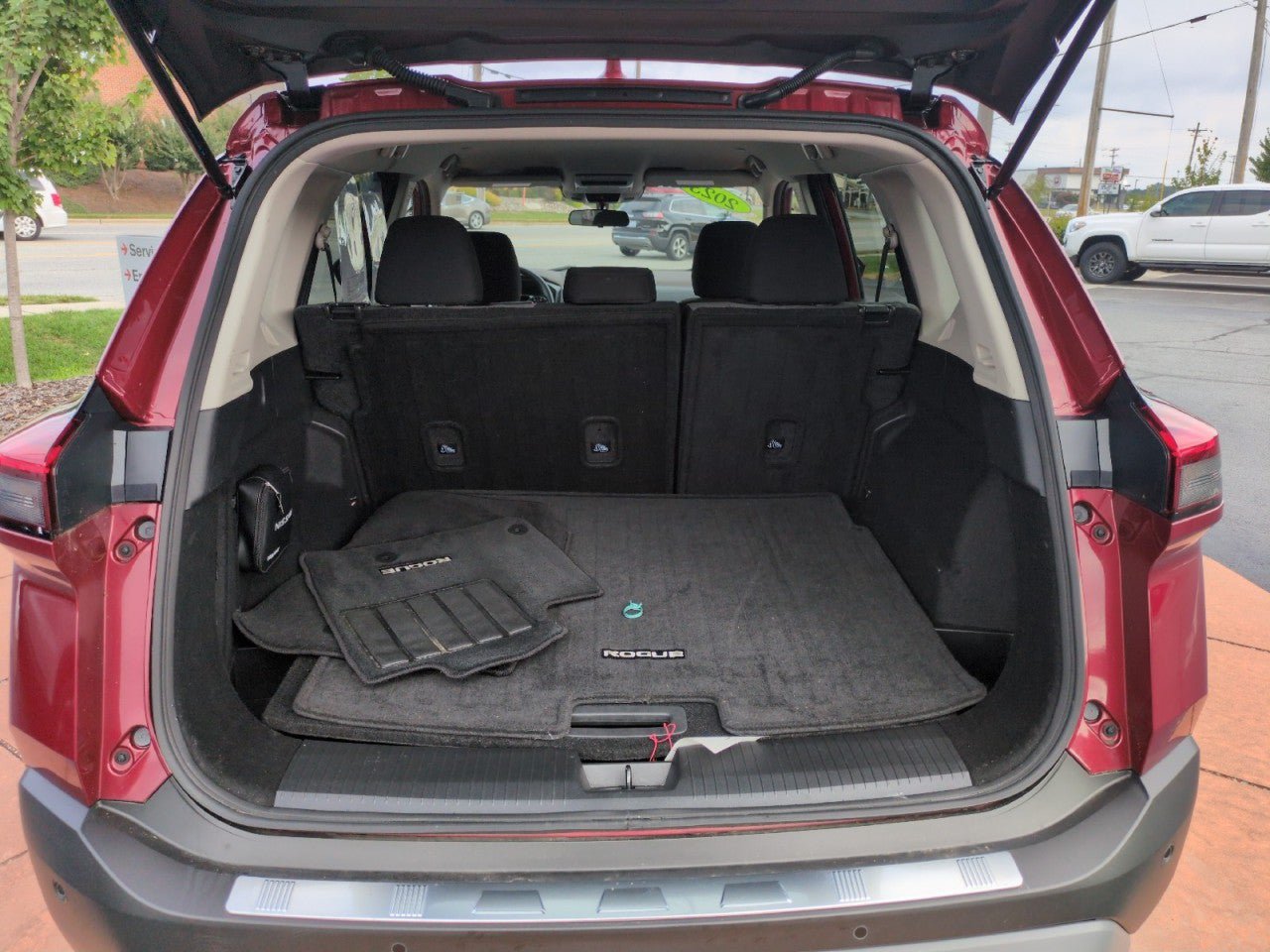 Used 2023 Nissan Rogue SV AWD/4WD image 23