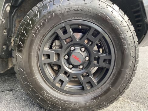 Used 2020 Toyota 4Runner TRD Off-Road Premium w/ Moonroof Package AWD/4WD image 41