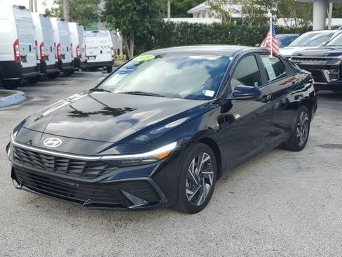 Used 2025 Hyundai Elantra Sport FWD image 3