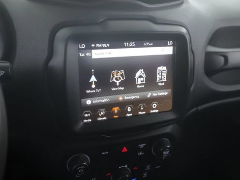Used 2023 Jeep Renegade Latitude AWD/4WD image 3