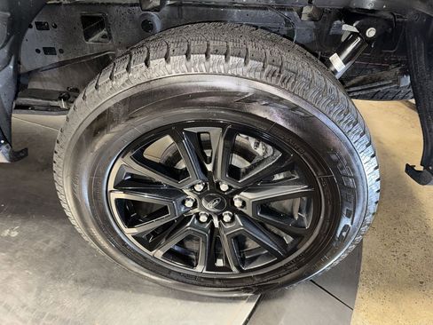 Used 2024 Ford F150 Platinum w/ FX4 Off-Road Package image 12