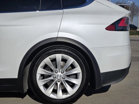 Used 2017 Tesla Model X 75D image 13