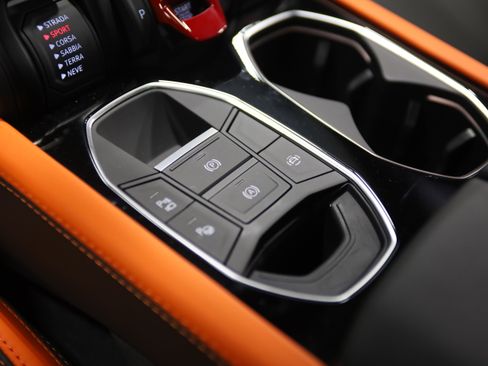 Used 2025 Lamborghini Urus SE AWD/4WD image 29