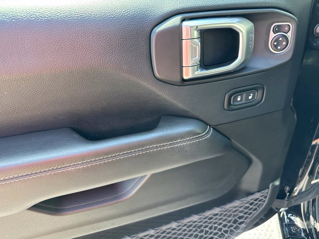 Used 2019 Jeep Wrangler Unlimited Sahara AWD/4WD image 18