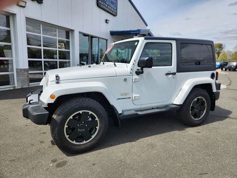 Used 2015 Jeep Wrangler Sahara w/ Dual Top Group AWD/4WD image 6