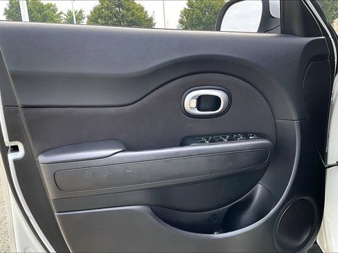 Used 2019 Kia Soul FWD image 14