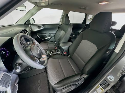 Used 2025 Kia Soul LX w/ LX Technology Package image 13