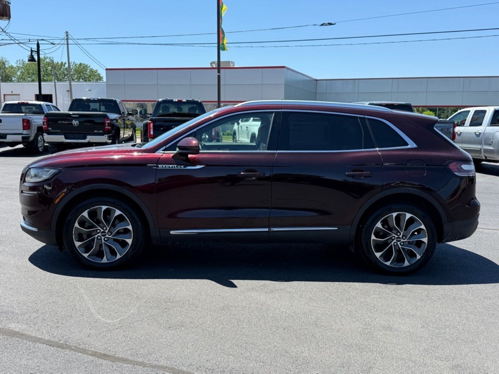 Used 2023 Lincoln Nautilus Reserve AWD/4WD image 5