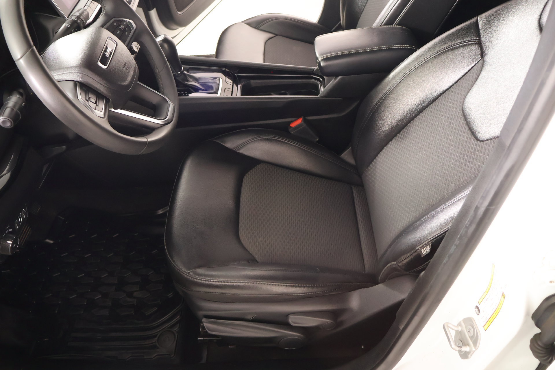 Used 2022 Jeep Compass Latitude FWD image 10