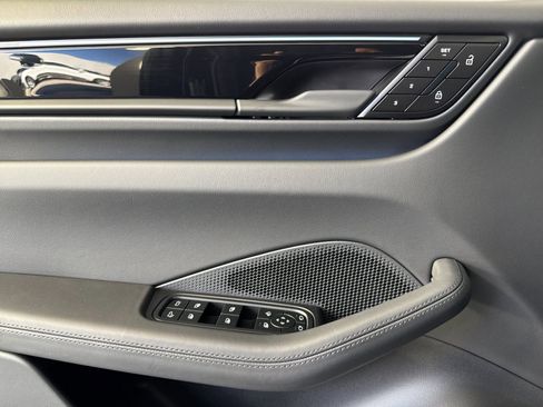 Certified 2025 Porsche Macan 4 Electric AWD/4WD image 12