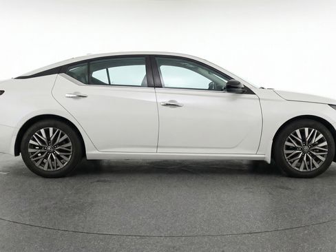 Used 2025 Nissan Altima 2.5 SV image 11