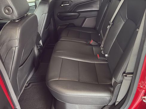 Used 2024 GMC Canyon Elevation w/ Elevation Premium Package AWD/4WD image 8