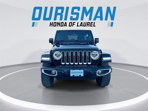 Used 2019 Jeep Wrangler Unlimited Sahara w/ Uconnect 4C Nav & Sound Group image 3