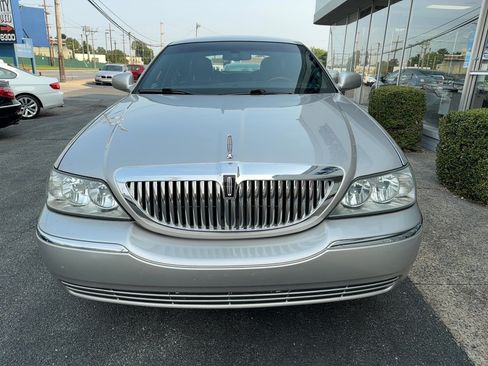 Used 2009 Lincoln Town Car Signature Limited RWD image 27