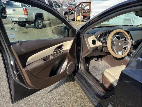 Used 2014 Chevrolet Cruze Diesel w/ Enhanced Safety Package image 11
