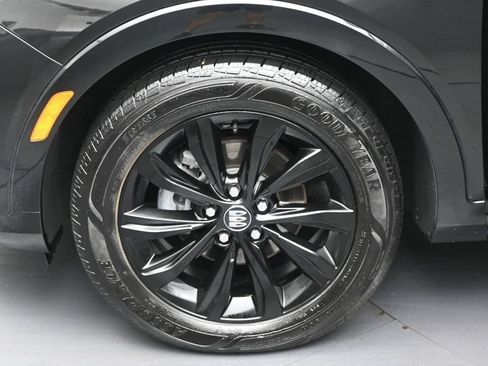 Used 2024 Buick Envista Sport Touring w/ Convenience I Package FWD image 32