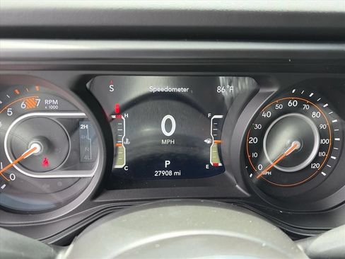 Used 2025 Jeep Wrangler Unlimited Sahara AWD/4WD image 9