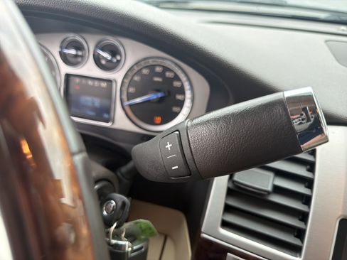 Used 2013 Cadillac Escalade Premium image 24