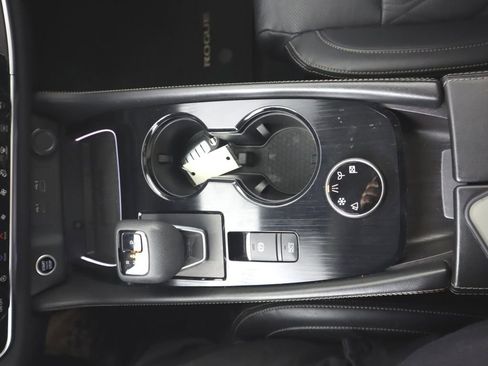 Used 2021 Nissan Rogue Platinum image 14