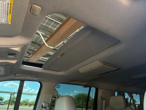 Used 2019 Cadillac Escalade ESV Luxury RWD image 29